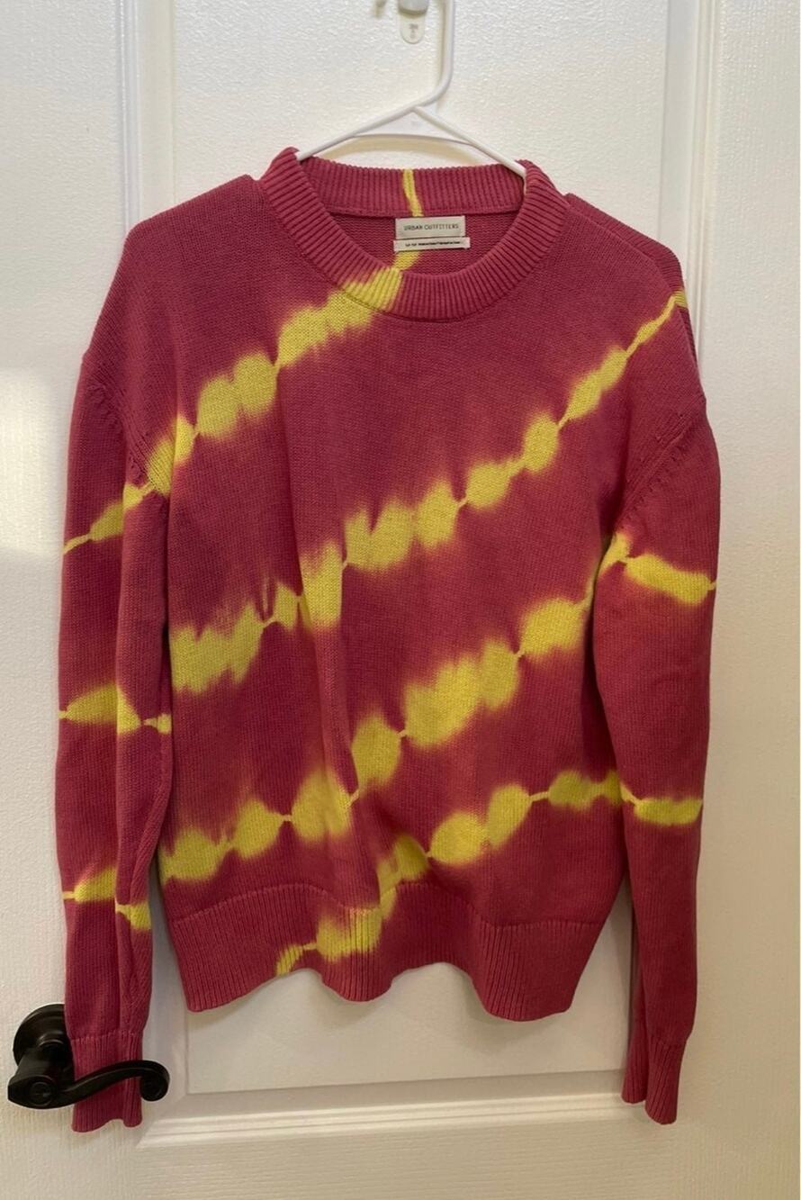 Urban Outfitters sweater size M NWOT